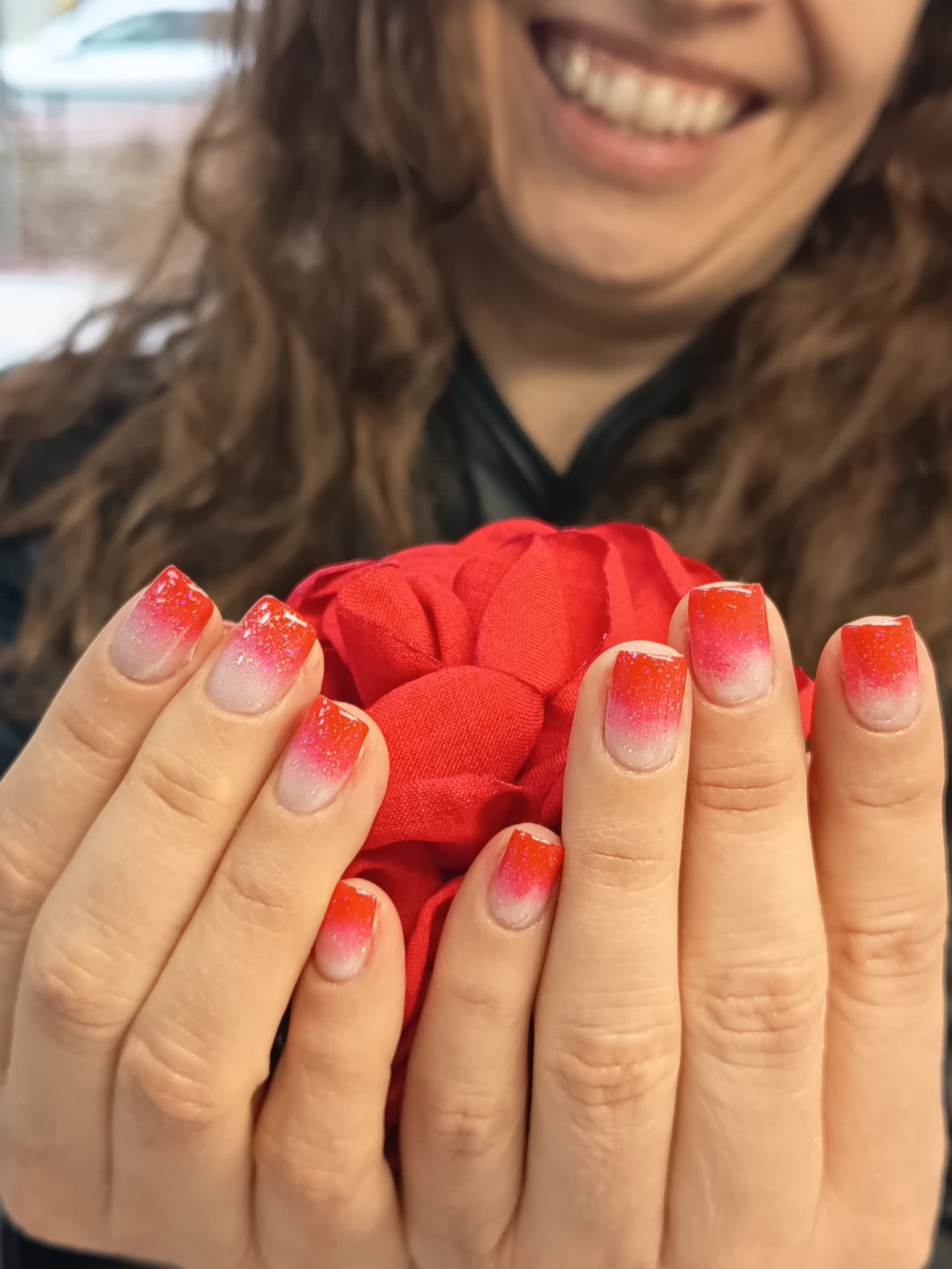 Rojo Degradé — manicure realizada en El Salón de las Uñas, Ñuñoa